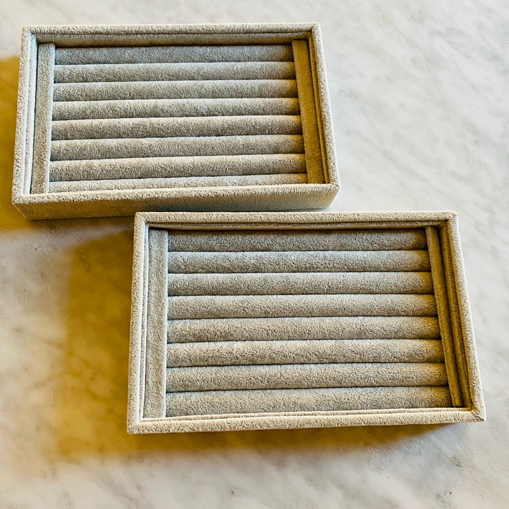 Jewelry ring box for 2 trays